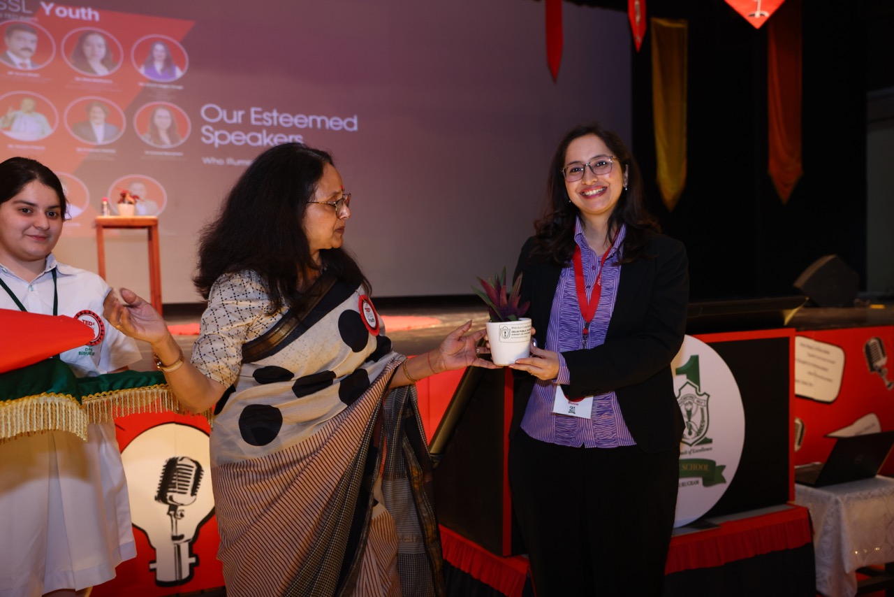 Dr. Komal Manshani